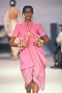 Chanel1990HauteCouture190.thumb.jpg.dd27d06f7728c2eecf473b488fbd59de.jpg