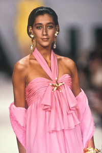 Chanel1990HauteCouture191.thumb.jpg.ccc5b6ac3b12b2a8b8e502b6ca8cb4e6.jpg