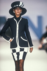 Chanel1990HauteCouture3.thumb.jpg.19c63d14077c712b3ae0fafa4d46fbc6.jpg