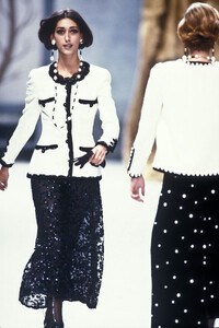 Chanel1991HauteCouture55.thumb.jpg.75c16ad602dc00b73c49938b665a5f10.jpg