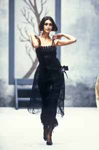 Chanel1991HauteCouture78.thumb.jpg.a187265271e5ed6c6f32e3f5a2de8530.jpg