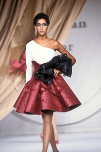 ChristianDior1991HauteCouture44.thumb.jpg.ad94011d8565c33daf8bd79efa238c91.jpg