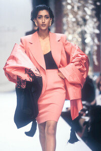 ChristianDior1991HauteCouture9.thumb.jpg.e023fd37333cb5a64953df5779b2ca69.jpg