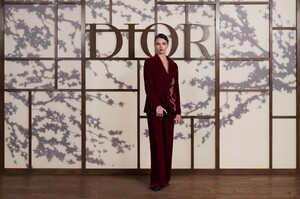 DevaCasselattendstheDiorFall2025ShowatTojiTemple4.thumb.jpg.978d3742621134b77ded6d881022495f.jpg