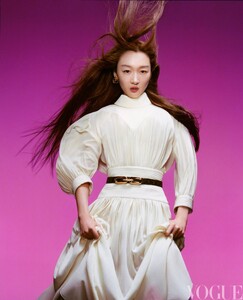 Dongyu-Zhou-by-Dan-Beleiu-Vogue-China-June-2023-00002.thumb.jpg.2fb50d925b110e12940488ca5dd8c9ad.jpg