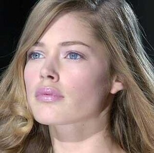 Doutzen_Kroes_031.thumb.jpg.b517f9d0bffbe5db6c7a0f5e945246ac.jpg