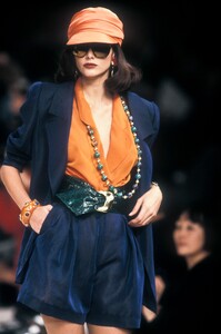 EmanuelUngaro1991WomenRTW35.thumb.jpg.6f71595946fe20a18a1f6c86265a1bb4.jpg