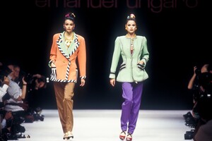 EmanuelUngaro1993WomenRTW107.thumb.jpg.170e4105460e9e2769e7620e11dccec8.jpg