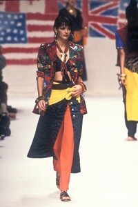 EmanuelUngaro1995WomenRTW125.thumb.jpg.e900103e4509dec92d56e892d176cf7f.jpg