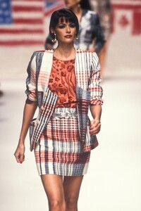 EmanuelUngaro1995WomenRTW49.thumb.jpg.9480583a1c3e02f761d4ef24f64dc942.jpg