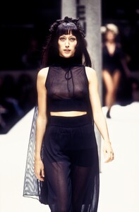 Fendi1993WomenRTW48.thumb.jpg.14fe026429f285cee32d0b42cda2ce4f.jpg