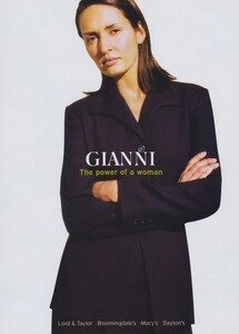 Gianni_Fall_Winter_1997_98_01.thumb.jpeg.d0b35e21bb5eb3a24acfb67d9236c074.jpeg