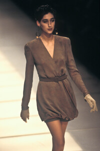 GiorgioArmani1991WomenRTW37.thumb.jpg.fd694495dcfe228b5ce535da4efc81d0.jpg