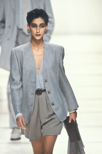 GiorgioArmani1991WomenRTW6.thumb.jpg.2a681b93cec6e34cb905ad21f8ee6b73.jpg
