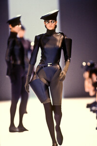 IsseyMiyake1990WomenRTW72(1).thumb.jpg.61e92317fbad587ed4f3dbc8e6607c5a.jpg