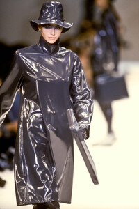 IsseyMiyake1991WomenRTW137.thumb.jpg.50c32a02e96c61cbe841cfd34d3f6dbb.jpg