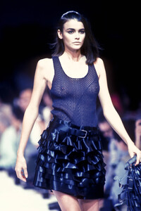 IsseyMiyake1991WomenRTW69.thumb.jpg.f9793c11b65fba6bb39a77975abdf119.jpg