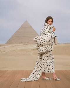 Jacquemus-Spring-2025-Ad-Campaign-The-Impression-001-scaled.thumb.jpg.053bc0ab17fef265f38f54ca1b1bc05d.jpg