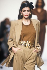 JeanLouisScherrer1992WomenRTW34.thumb.jpg.c04baaad5983d3050ad3c851407da9b4.jpg
