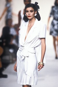JeanLouisScherrer1992WomenRTW76.thumb.jpg.f65c841a079e8653f5c6cc3cb728e09c.jpg