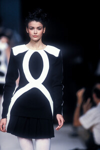 KansaiYamamoto1992SS21.thumb.jpg.a3850c8aabe99d9d76e9679d451fc0e3.jpg
