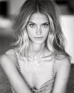 Kate Bock - Instagram [2018.08.10].jpg