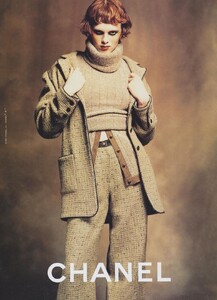 Lagerfeld_Chanel_Fall_Winter_1997_98_02.thumb.jpeg.890bc5666c0471f0b8edb76707098af3.jpeg