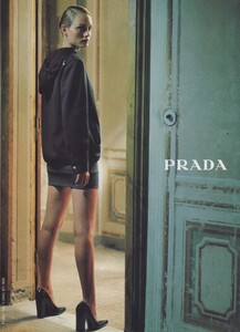Luchford_Prada_Fall_Winter_1997_98_10.thumb.jpg.1a083ab5ddfce5e45a5cbc24dd53798a.jpg