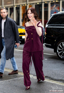 MRB-Candids2025-ArrivesattheNBCStudiosinNYC-027.jpg