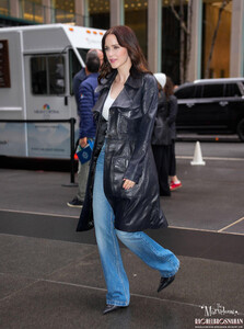 MRB-Candids2025-ArrivesattheNBCStudiosinNYC-032.jpg