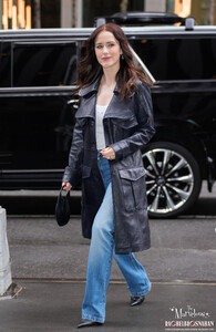 MRB-Candids2025-ArrivesattheNBCStudiosinNYC-038.jpg