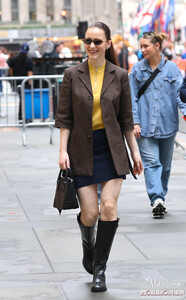 MRB-Candids2025-ArrivingattheTodayShow-008.jpg