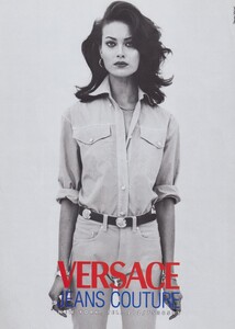 Meisel_Versace_Jeans_Spring_Summer_1997_01.thumb.jpeg.295ca19fa4f8cd5f0202e55fb205dad2.jpeg
