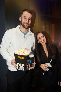 Petra Beníšková na premiéře filmu Premiantka se svým urostlým přítelem.jpg