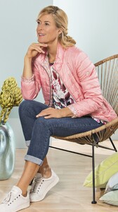 Rebecca-Auer (1).jpg