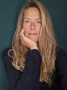 Rebecca-Auer (2).jpg