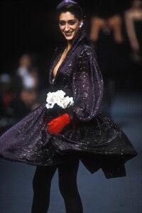 SoniaRykiel1991WomenRTW100.thumb.jpg.37625c9df7a61bbe5e6d96bea7c5cfc2.jpg
