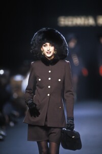 SoniaRykiel1991WomenRTW46.thumb.jpg.3ec285e5377c5ea9a14ef54e3458c9c7.jpg