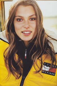 Tommy_Hilfiger_Fall_Winter_1997_98_03.thumb.jpeg.5bf5fe90a04efcfc740698ce29741797.jpeg