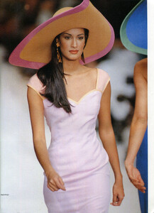 YG-shows-Valentino-ss-1993-1.jpg