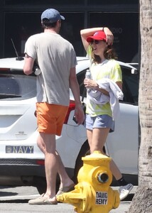 aubrey-plaza-and-blake-lee-spotted-post-pilates-in-la-0.jpg