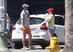 aubrey-plaza-and-blake-lee-spotted-post-pilates-in-la-2.jpg