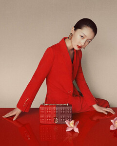 cong-zhou-dongyu-burberry-chinese-new-year-2020-4.thumb.jpg.3a881fbe8c2c2c483e7499a88838a4a3.jpg