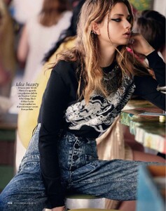 elle-italy-2014-febbraio(dragged)2.thumb.jpg.b43e2e8684587705697c38761799d953.jpg