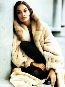 elle_italia_nov_1994_28.thumb.jpg.073d6b5082e110274e9562eaf102149a.jpg