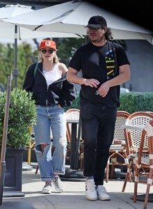 emily-osment-spotted-with-mystery-man-in-toluca-lake-0.jpg