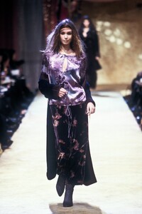 f99ungaro-rtw-04.thumb.jpg.55b9b38bbdeeccfe2071d1467349498a.jpg