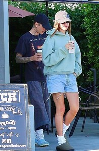 hailey-and-justin-bieber-spotted-in-indio-7.jpg
