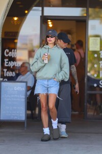 hailey-and-justin-bieber-spotted-in-indio-9.jpg