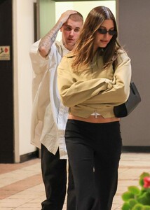 hailey-baldwin-bieber-trendsetting-date-night-style-in-west-hollywood-2.jpg